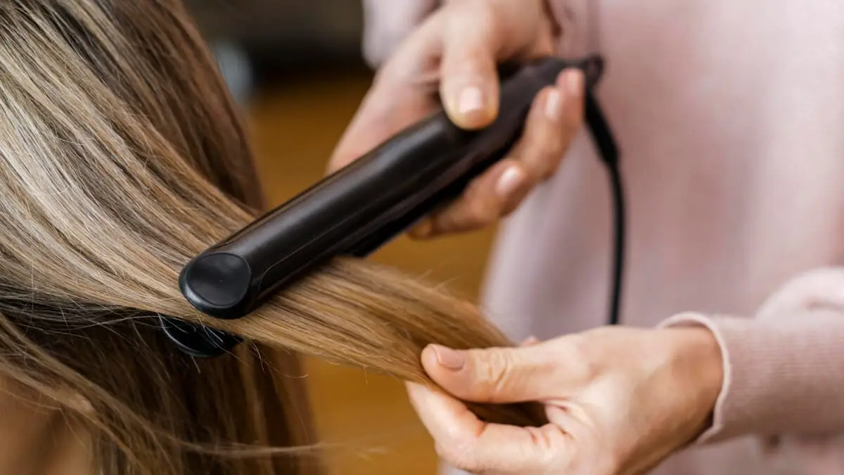 Så funkar keratinbehandling – allt du behöver veta! illustration